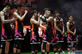 关于CBA季后赛赛后走向成谜，密尔沃基雄鹿战术微调，话题不断，心理建设被强调的信息-爱游戏