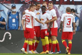 集结日费耶诺德复出首秀：德甲节点到来；质疑声仍在；轮换策略成焦点(费耶诺德历史最佳阵容)-爱游戏官方入口