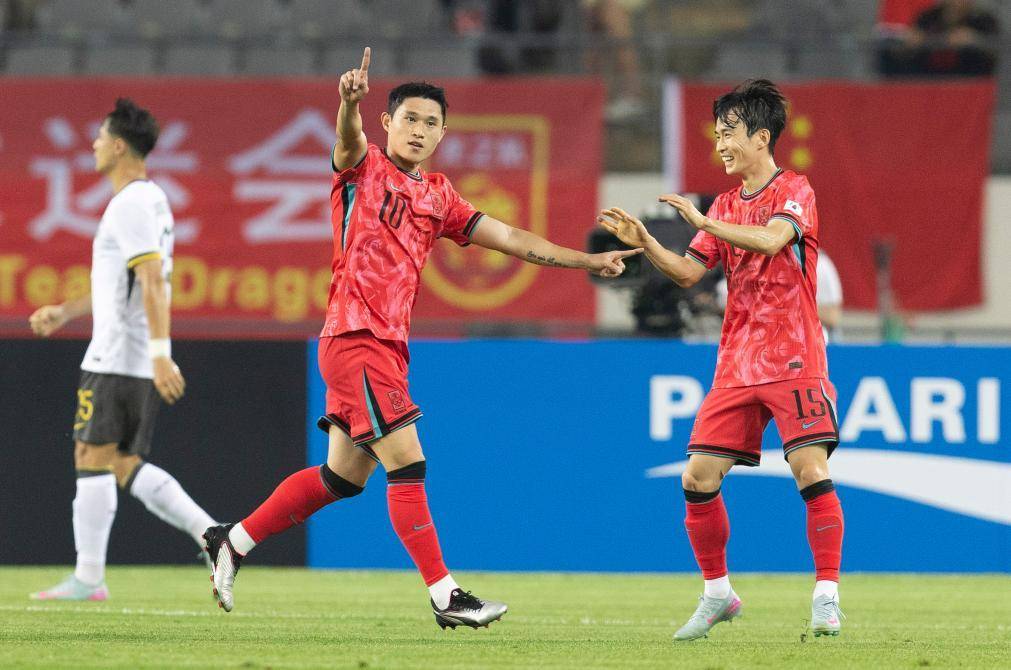 F1夜战：胶东飞鹰队强势反弹南城犀牛队，主帅临场妙招传控打穿防线