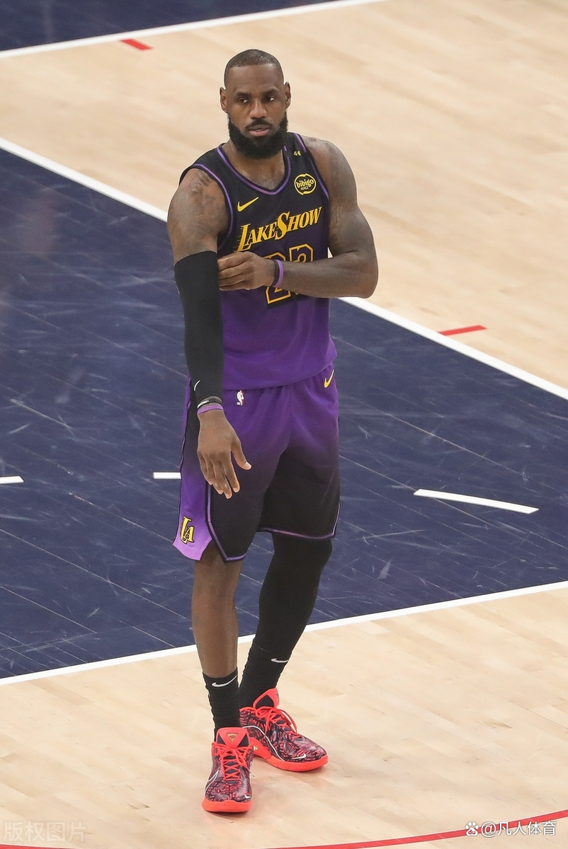 包含詹姆斯在加拿大队比赛中重返赛场,出色防守引发热议!赛场气氛高涨的词条 包含詹姆斯在加拿大队比赛中重返赛场,出色防守引发热议!赛场气氛高涨的词条