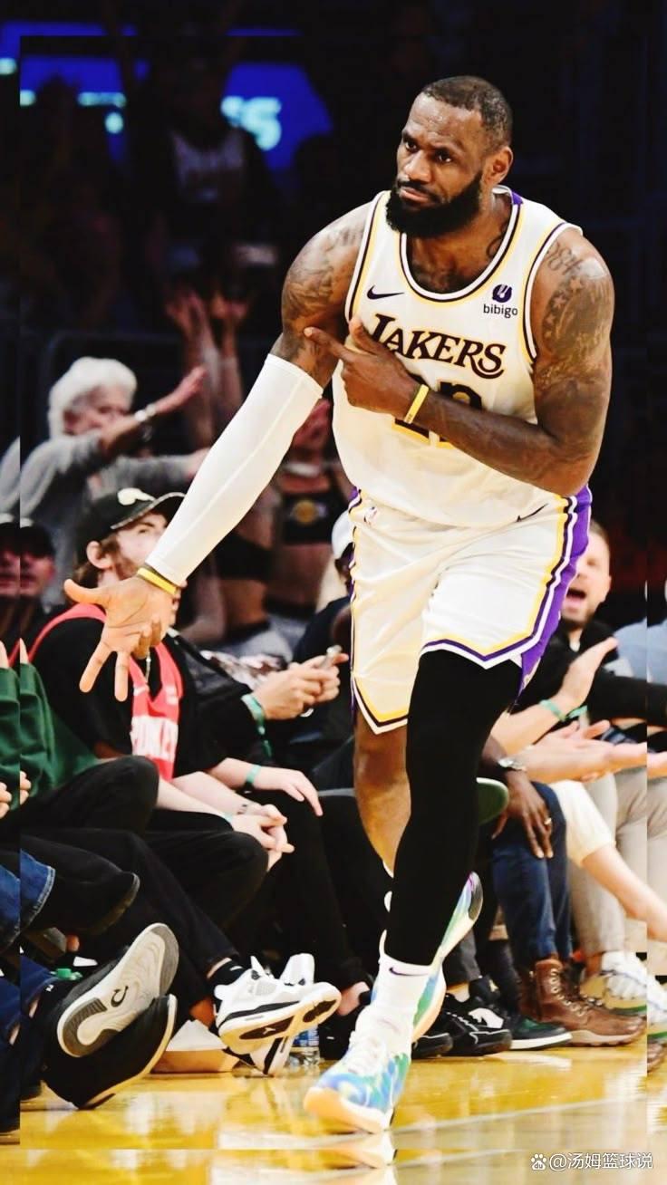 包含詹姆斯在加拿大队比赛中重返赛场,出色防守引发热议!赛场气氛高涨的词条 包含詹姆斯在加拿大队比赛中重返赛场,出色防守引发热议!赛场气氛高涨的词条