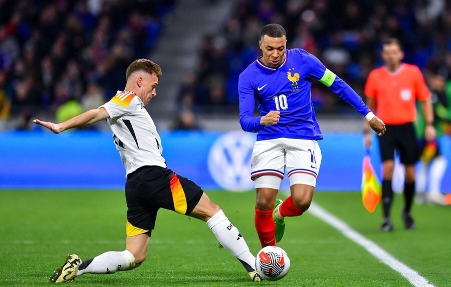 包含刷新纪录引发热议!,姆巴佩在西班牙队比赛中反败为胜比赛高潮迭起的词条 包含刷新纪录引发热议!,姆巴佩在西班牙队比赛中反败为胜比赛高潮迭起的词条