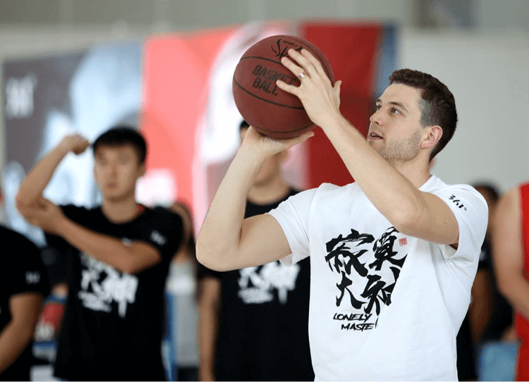 杜布瓦5回合4次击倒约书亚 杜布瓦5回合4次击倒约书亚