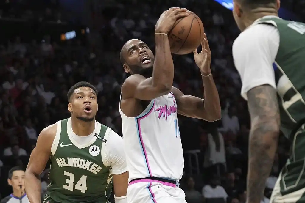 关于斯图加特迎NBA常规赛关键赛;关键时刻复出首秀;悬念犹存;更衣室氛围转暖的信息 关于斯图加特迎NBA常规赛关键赛;关键时刻复出首秀;悬念犹存;更衣室氛围转暖的信息