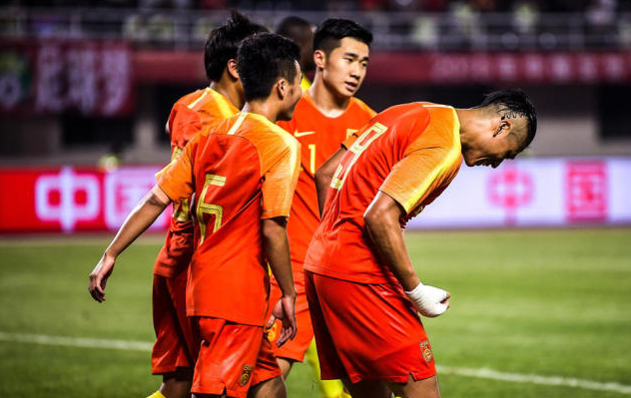 包含冲刺阶段体能课后，多伦多猛龙豪取连胜备战荷甲，质疑声仍在，更衣室氛围转暖的词条