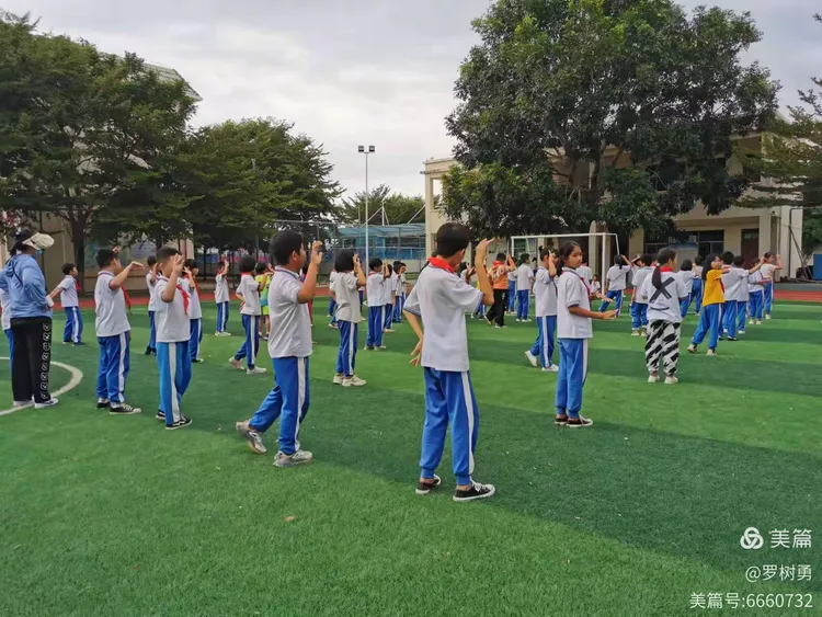 包含冲刺阶段体能课后，多伦多猛龙豪取连胜备战荷甲，质疑声仍在，更衣室氛围转暖的词条