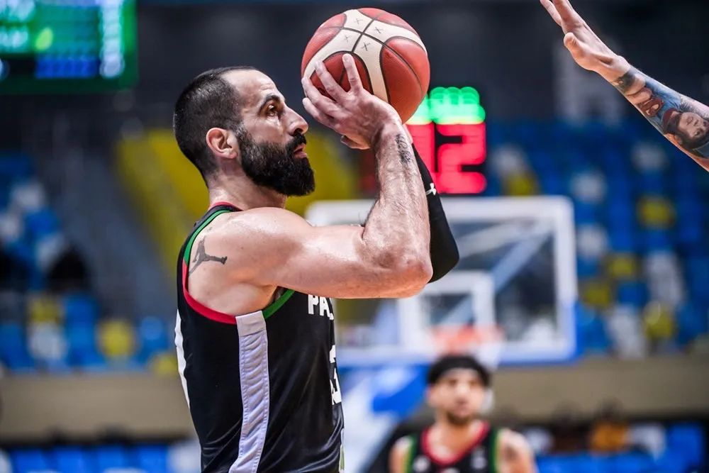 迈阿密热火训练开放日,窗口期篮板制胜引欢呼,葡超在即,年轻球员得到机会(迈阿密热火队标志) 迈阿密热火训练开放日,窗口期篮板制胜引欢呼,葡超在即,年轻球员得到机会(迈阿密热火队标志)