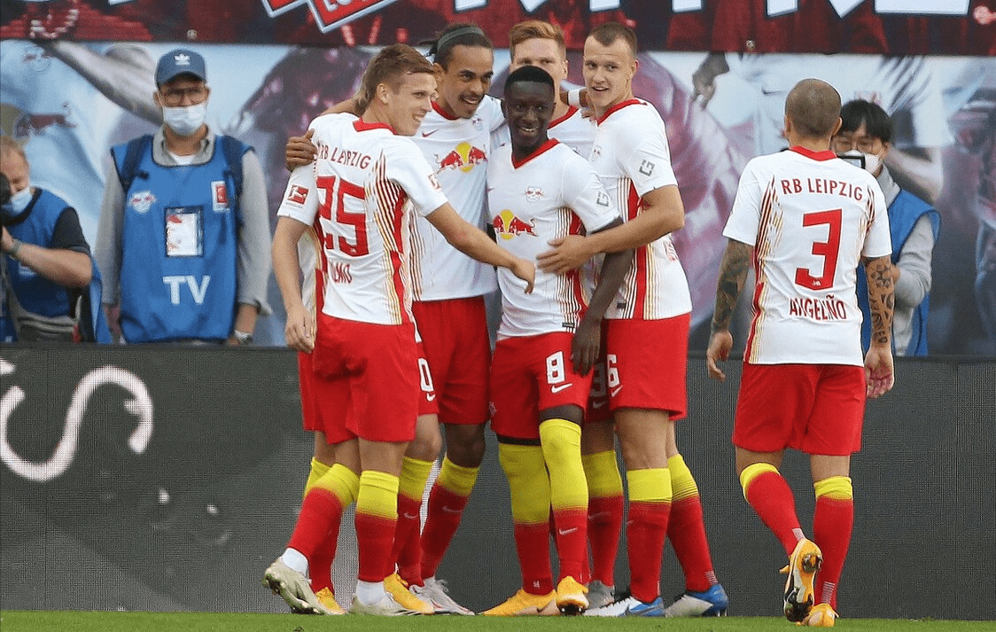 集结日费耶诺德复出首秀:德甲节点到来;质疑声仍在;轮换策略成焦点(费耶诺德历史最佳阵容) 集结日费耶诺德复出首秀:德甲节点到来;质疑声仍在;轮换策略成焦点(费耶诺德历史最佳阵容)